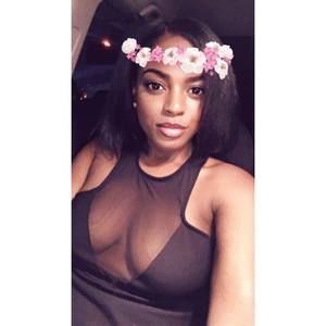 Meet your Posher, Amina